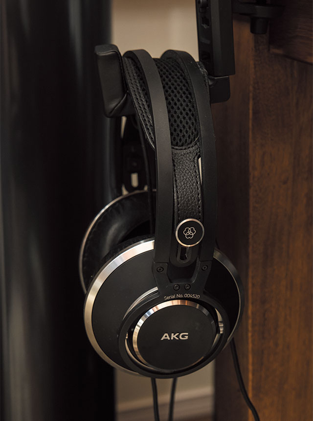 モニター・ヘッドフォンはAKG K872を使用