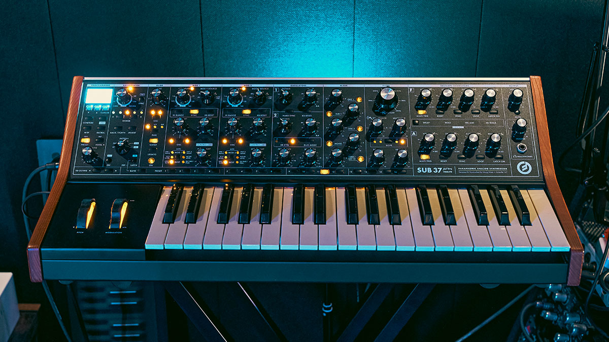 アナログ・シンセのMOOG Sub 37 Tribute Edition