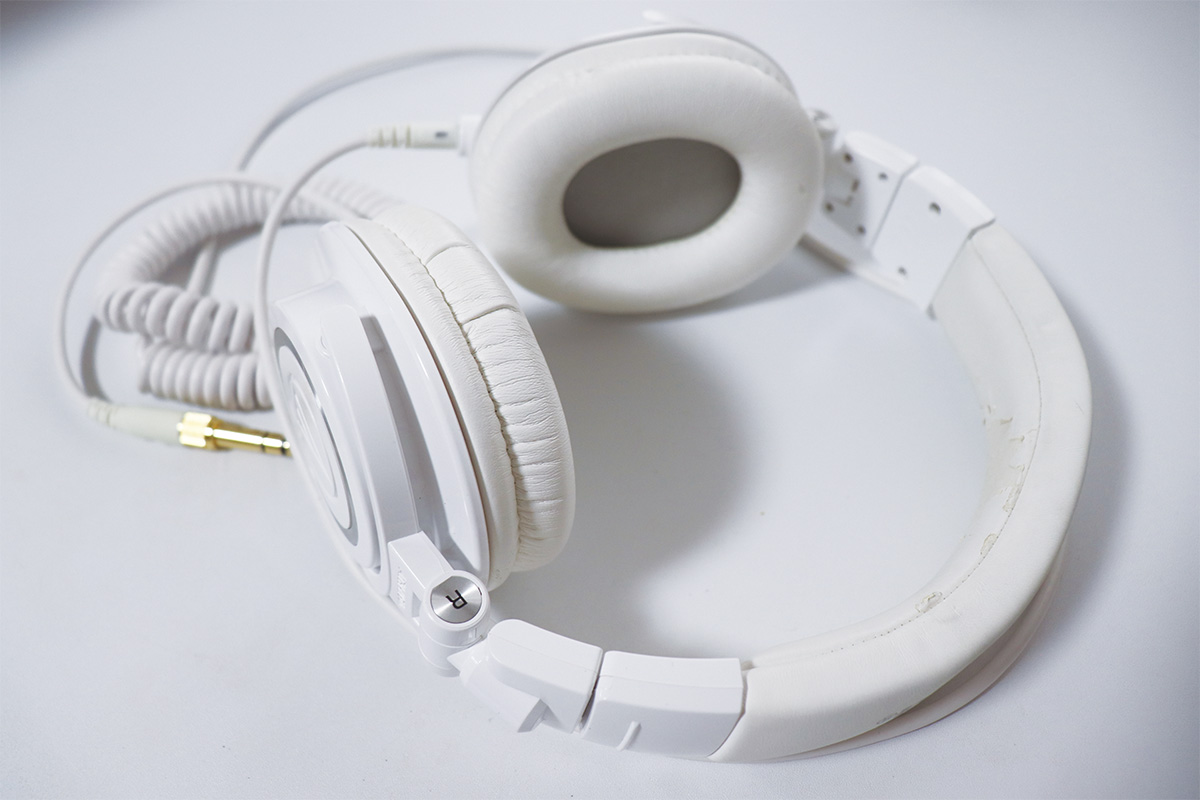 ヘッドフォンはAUDIO-TECHNICA ATH-M50XWHを愛用している