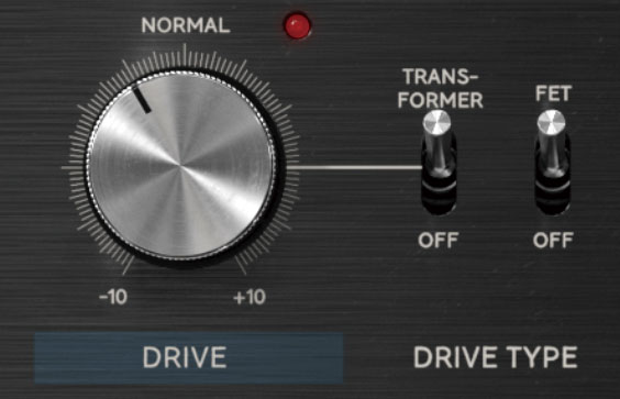 ひずみはTRANS-FORMERとFETの２種類をスイッチで加えることができる。ひずみ量を調整するDRIVEノブはNORMALを中心に−10〜＋10までの間で調整可能。−方向に回すとひずみが減少していくユニークな機能だ