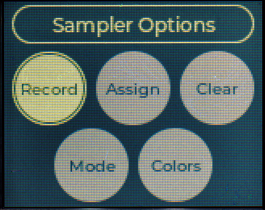 サンプラーのオプション画面。パッドに音を録音できる“Record”、ストレージ内の音をアサインする“Assign”、アサインした音を消去する“Clear”、パッドを押したときの再生モードを変更する“Mode”、パッドの発色を変更する“Colors”が用意