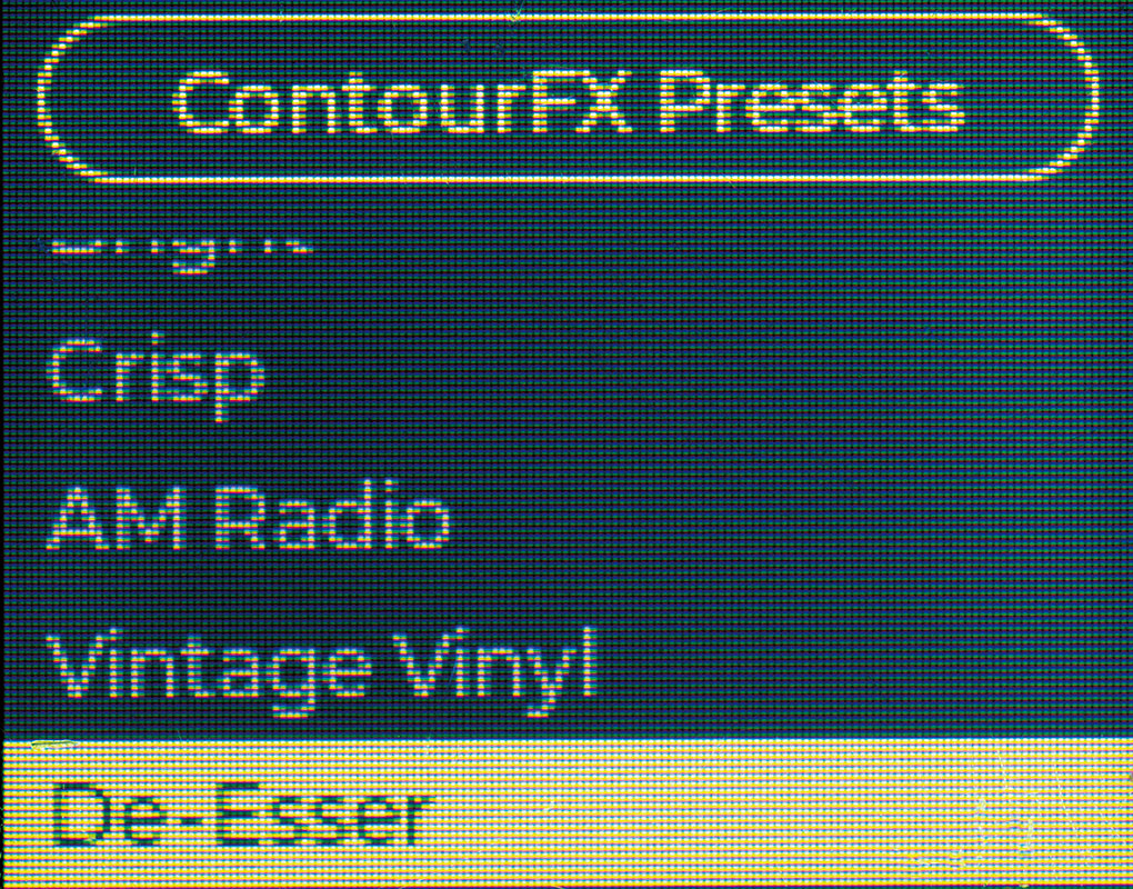 ContourFXのプリセット選択画面。選択中の“De-Esser（ディエッサー）”のような配信者にうれしいプリセットだけでなく、ラジオ放送の質感を再現できるような“AM Radio”といったEQやコンプに特化したプリセットが収録されている