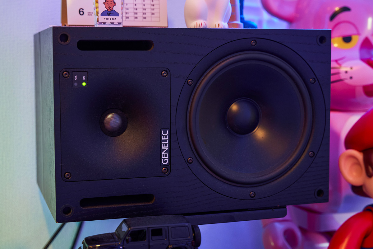 モニターはGENELEC 1031Aを設置