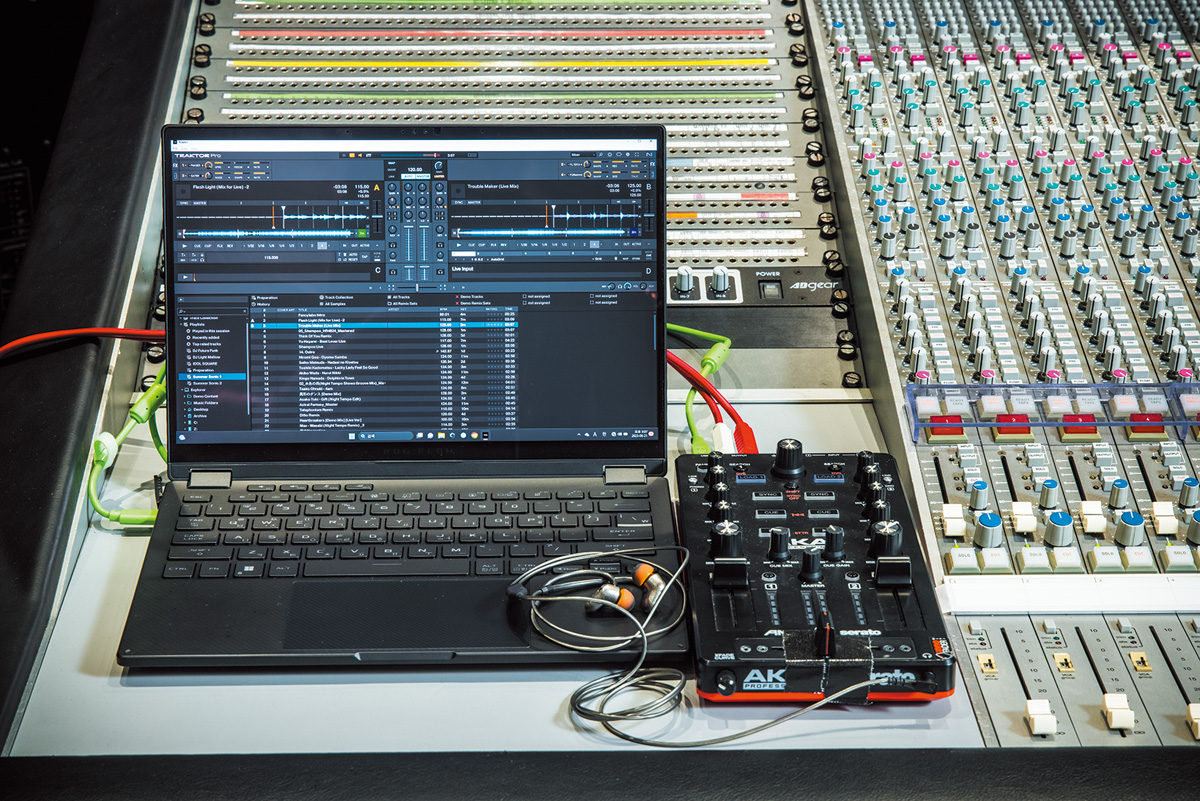 Night TempoがDJ／制作の機材＆手法を明かす。カセット・コレクション