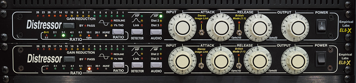 Empirical Labs EL8-X Distressor×2。ボーカルを2人同時に録音するときに活用しているそう