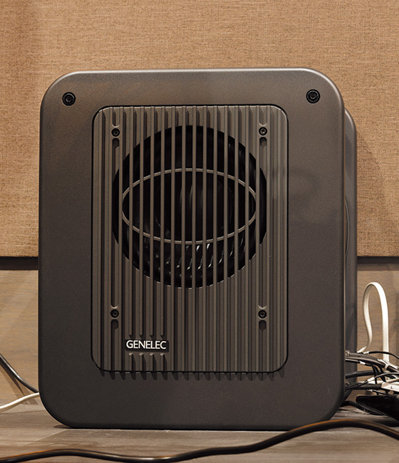 サブウーファーはGENELEC 7350