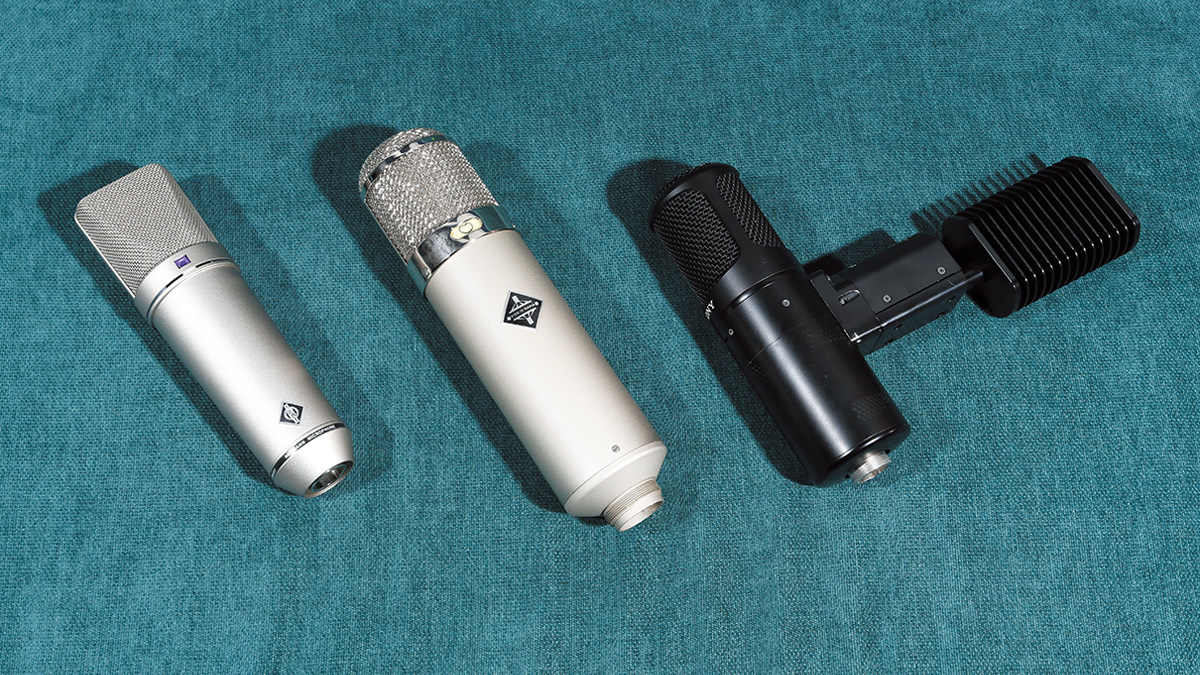 左からコンデンサーマイクのNEUMANN U 87 Ai、VOX-O-RAMA Type47、SONY C-800Gが並ぶ