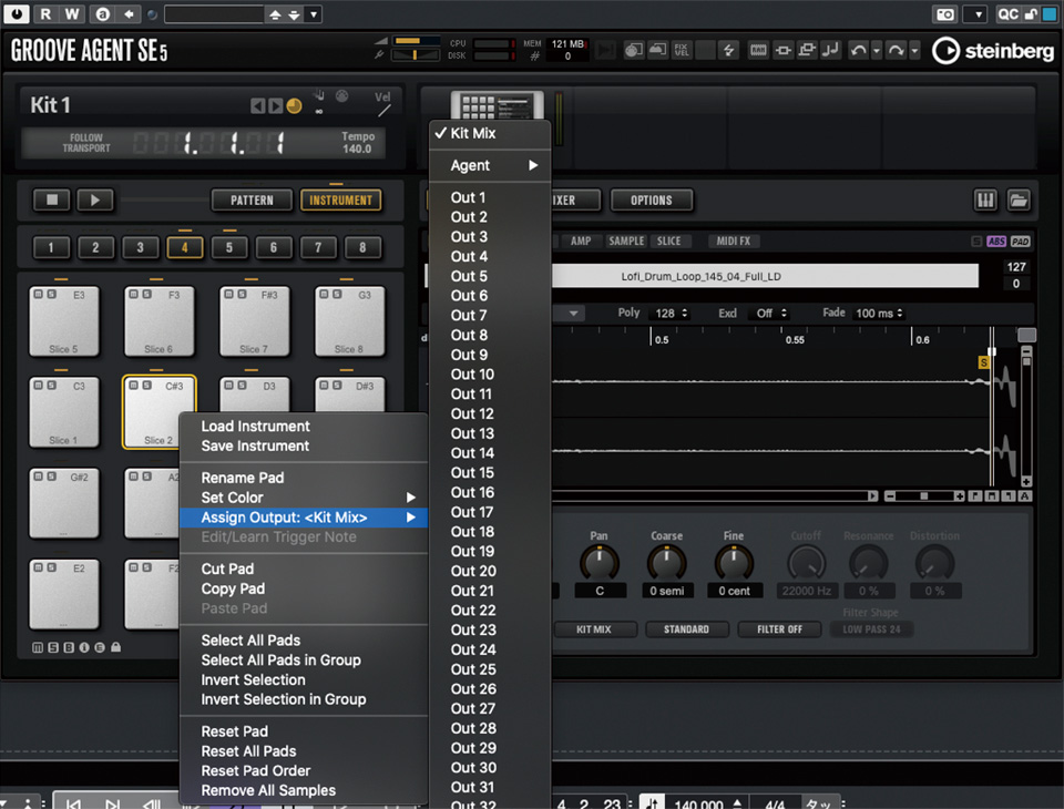サンプラートラックでの設定をGROOVE AGENT SEに読み込ませると、スライスされたサンプルがパッドに自動的にアサインされる。個別のサウンドをさらに追い込むためにそれぞれのオーディオをパラアウトするには、パッドを右クリックし“Assign Output”を選択後、任意のステレオ出力バスを選べばよい