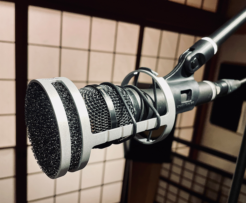 beyerdynamic TG V70 dに装着してテストしている様子。ISOPOP BroadCastはハンドヘルドマイクにも直接装着できる