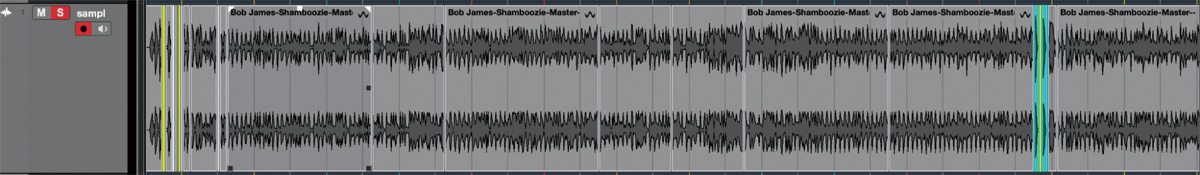 「Shamboozie」のオーディオデータ。今回はここからドラムが重なっていないヒット音を５カ所探して切り取り、分かりやすいように色を付けている。波形を選択した状態でプロジェクトウィンドウ上部のツールバーから“カラー”をクリックして希望の色を選択すれば、イベントに色を付けることができる