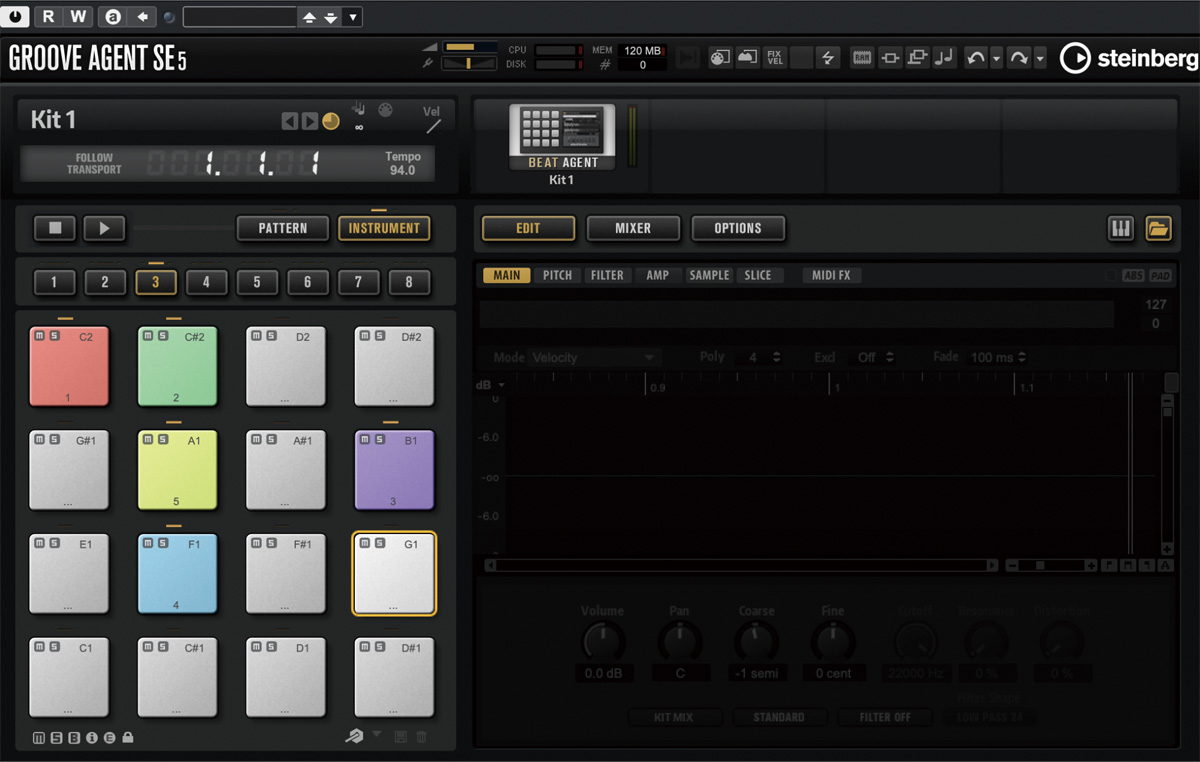 GROOVE AGENT SEの画面。色を付けた波形をドラッグ＆ドロップで色の付いているパッドに読み込んでいる