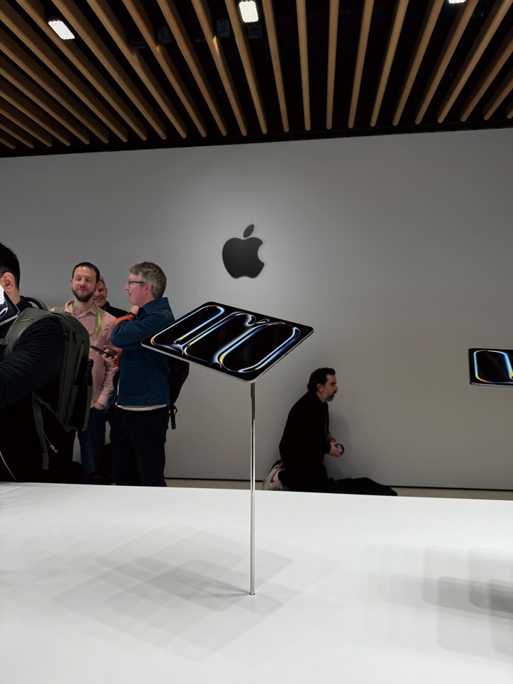 APPLE iPad Pro。とにかく薄い、軽い、そして速い