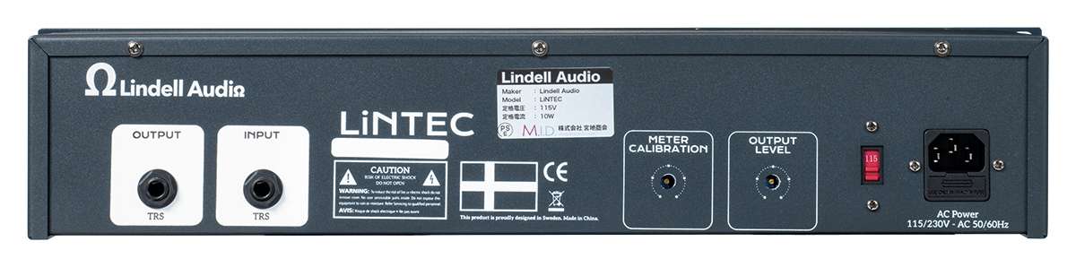 リア・パネル。左端にはOUTPUT（TRSフォーン）とINPUT（TRSフォーン）が並ぶ。右側には、メーターを調整するMETER CALIBRATIONと、出力レベルを調整するOUTPUT LEVELのツマミが用意されている。