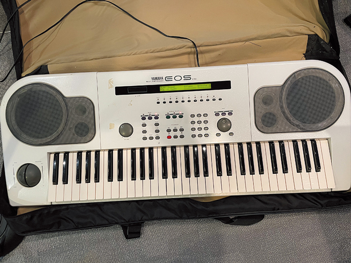 YAMAHA EOS B700