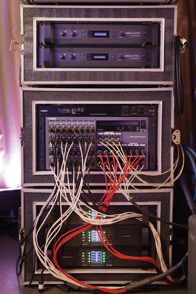 上からLAB.GRUPPEN PDX3000（モニター用アンプ）、YAMAHA Rio3224-D2（ステージ・ボックス）、PLM5K44（メイン・スピーカー用アンプ）