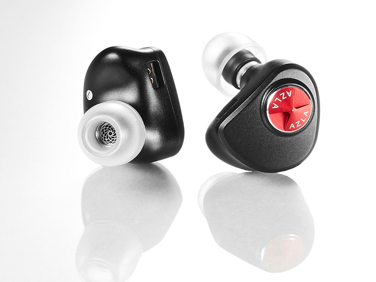 本体コネクターにはケーブル互換性の高いカスタムIEM 2pin （0.78mm）を採用