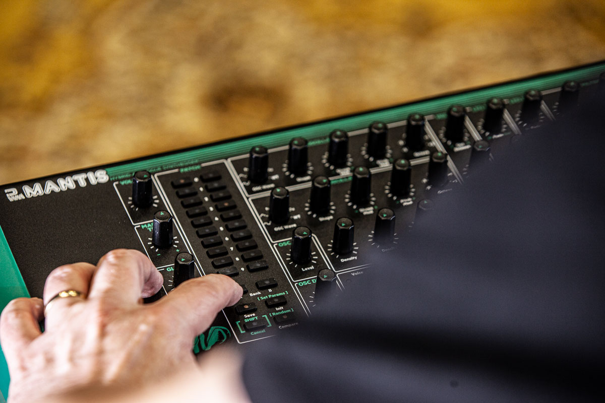 UKの新鋭PWMからOSCarの血統を継ぐMantisとセミモジュラーシンセ