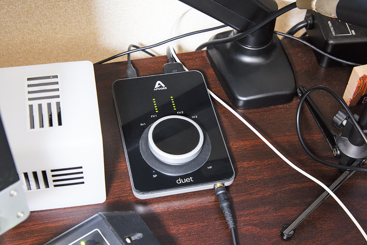 エフェクト駆動用のDSPを搭載したオーディオ・インターフェースのAPOGEE Duet 3。持ち運びや取り回しのしやすさに魅力を感じているという