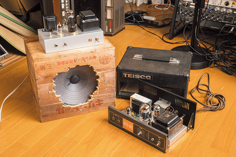 左が最初に自作したギター・アンプで、FENDER Champをコピーしたもの。右はTEISCOのパワー・アンプを箱として生かし、そこに設計したギター・アンプを入れている