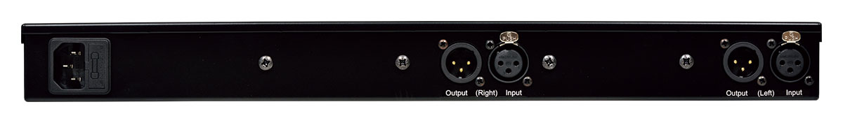 リア・パネル。左から電源端子、アナログ出力／入力1（XLR）、アナログ出力／入力2（XLR）