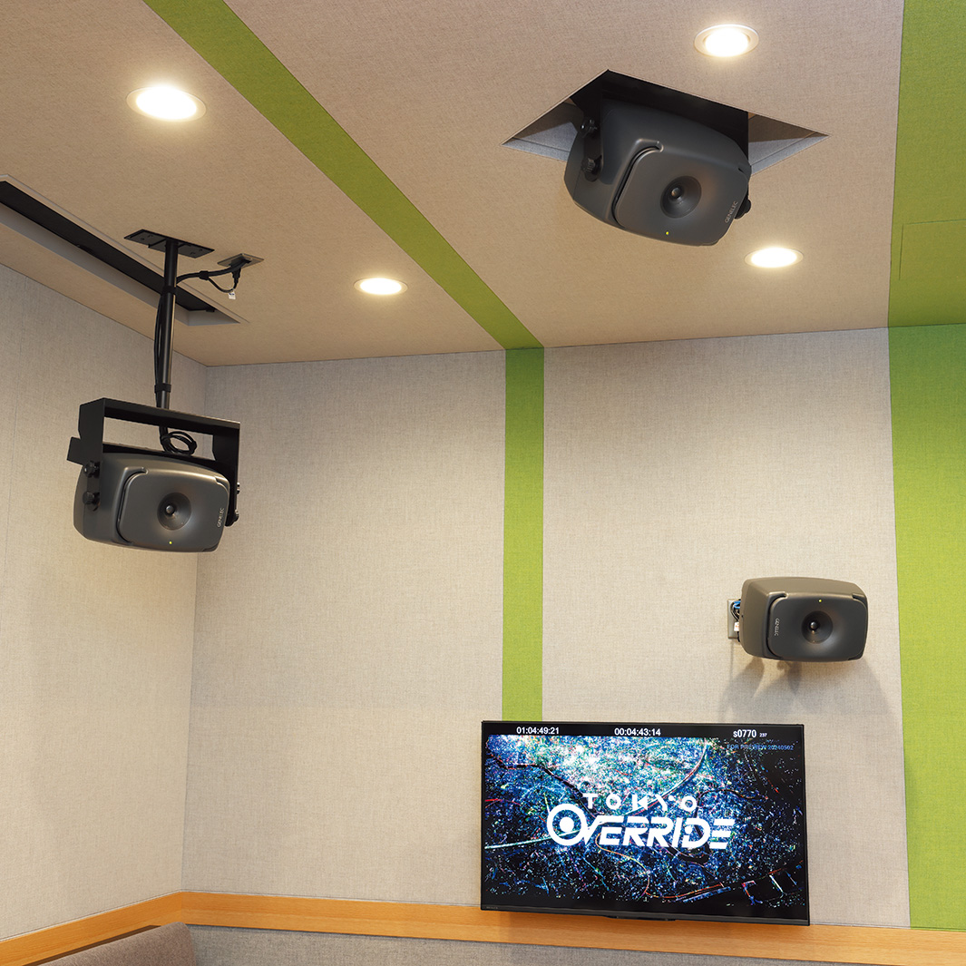 Lch側のサラウンド、トップ・リア、リアのGENELEC 8341A