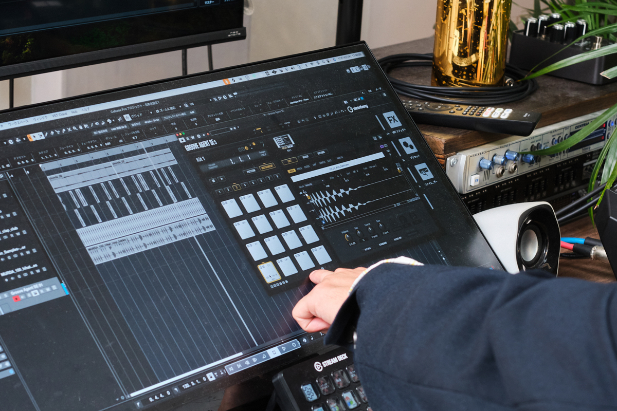 JUVENILEが指さしているのが、Cubaseに付属するサンプラーソフトGroove Agent SE