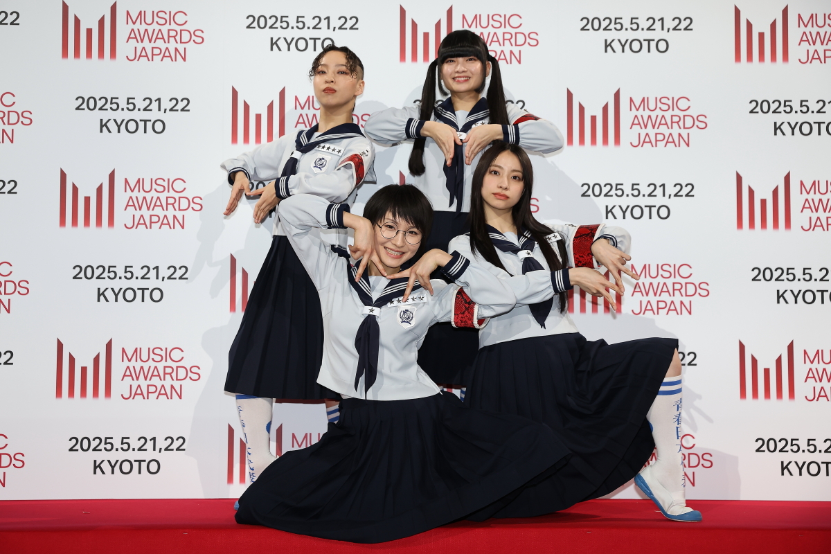発表会にゲスト参加した新しい学校のリーダーズ。世界を舞台に活躍する彼女たちも複数部門にエントリー。投票権も有する