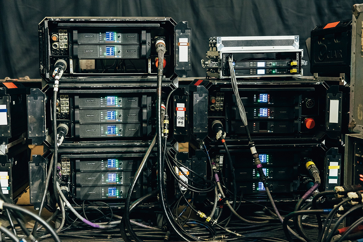 スピーカーのパワー・アンプは、LAB.GRUPPEN PLM 20K44を使用。ボリュームやチューニングなどのシステム・コントロールはLAKE Lake Processorで行っている