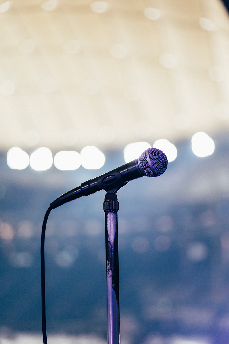 RYUICHIのボーカル・マイク、SHURE SM58。30本ほどのSM58から、RYUICHIがスタジオでテストしてベスト5を選出し、その中から本番では当日の体調などに合わせたものをセレクトしているとのこと