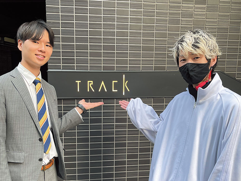 左から、長谷工不動産の長澤夏生氏、音楽プロデューサーのKOERU。KOERUは、Repezen Foxx（旧レペゼン地球）のビート・メイカーとしてグループ解散まで数々の楽曲を手掛けてきた。近年は電音部などの音楽原作キャラクタープロジェクト、芸能人、YouTuber、アイドルまで幅広く楽曲提供を行っている