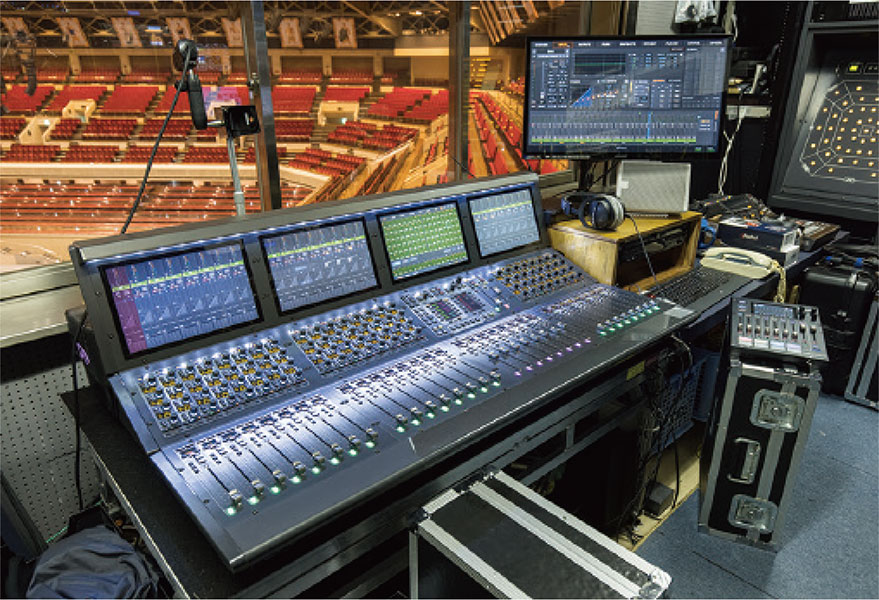 コンソールはAVID S6L-32D-192を採用。信頼性と音の良さで選ばれた