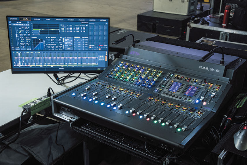 A卓、B卓の切り替えを行ったAvid VENUE｜S6L-16C。左側に設置したディスプレイには、インプットの画面が表示されている