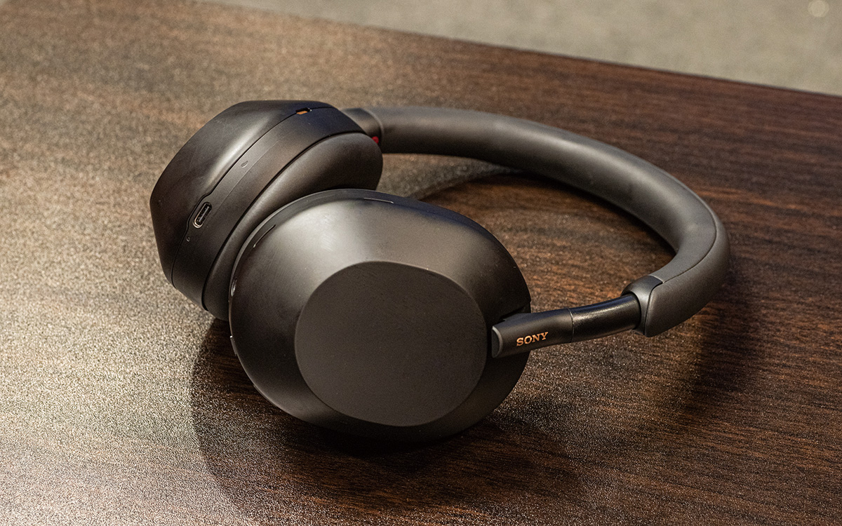 全員共通でモニターに使ったソニーのヘッドホンWH-1000XM5