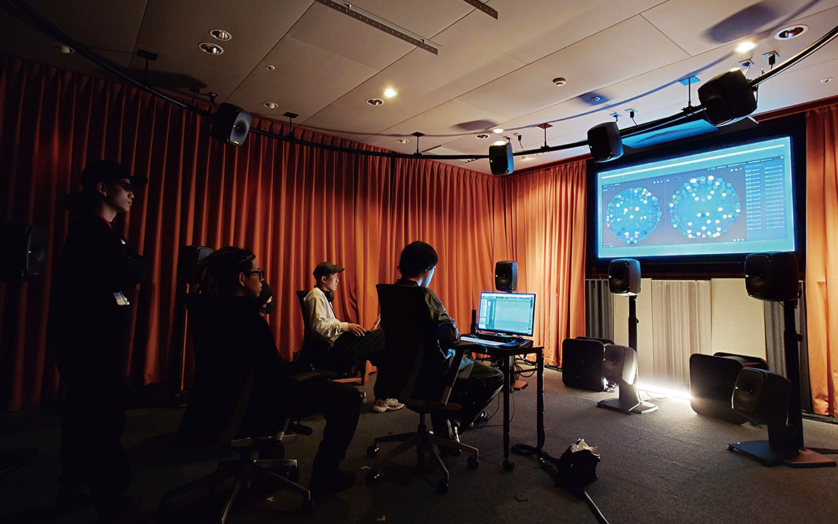メンバー立ち会いの下、360 Reality Audioのサウンドをチェック