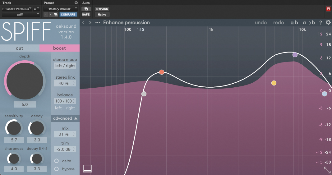 パーカッションに使用したOEKSOUND Spiffは、パラメトリックEQのような画面で周波数ごとにトランジェントの調整ができるプラグイン。今回はパーカッション類を送ったバス・トラックに用い、boostモード（トランジェントを強調するモード）でアクセントを際立たせている