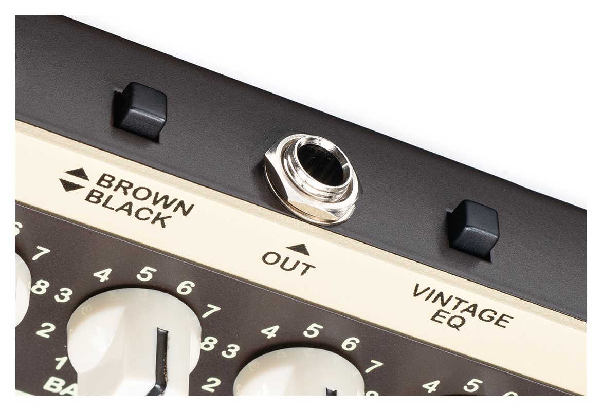 BROWN/BLACKボタンでは、エミュレートするアンプ・モデルを切り替えることが可能