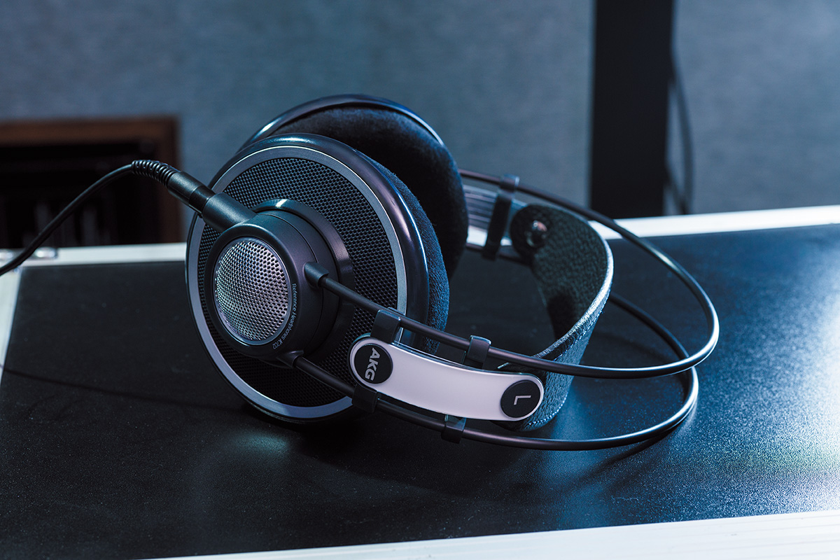 AKG K702をエンジニアmurozoが検証 〜“時間を忘れる快適さ”とは