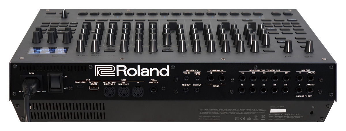 ウーファーが吹っ飛ぶ!? ROLAND TR-1000 レビュー〜TR伝統のアナログ