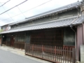 格子を備えた旧家
