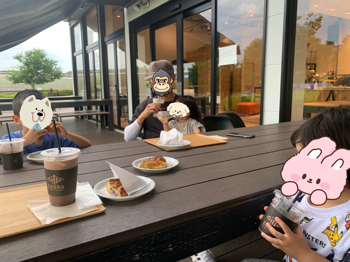 テラス席 子連れカフェ　ゼブラコーヒー ZEBRA Coffee & Croissant 稲城中央公園店 