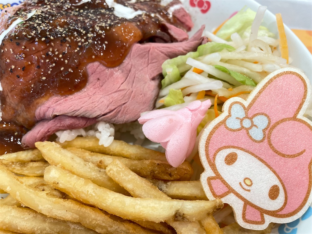 マイメロディのローストビーフプレート