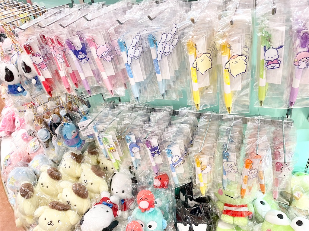 サンリオピューロランド　チャーム付きボールペン