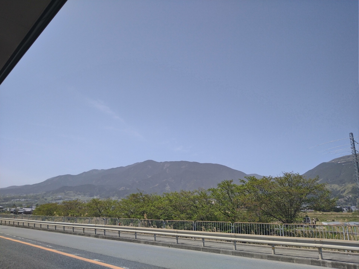 遠くの山が霞むのは…… - ロビン日記