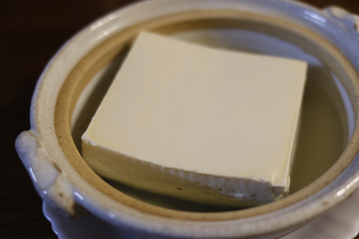 温豆腐一丁、辛子を塗って葱・鰹節 - Small Things