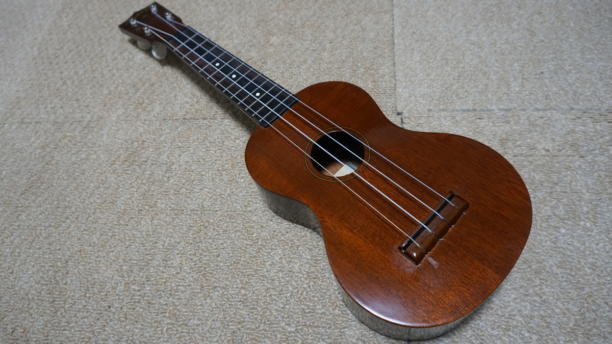 Famousウクレレの名器？ FS-1【初期ロゴ】 - ある音楽家の日常