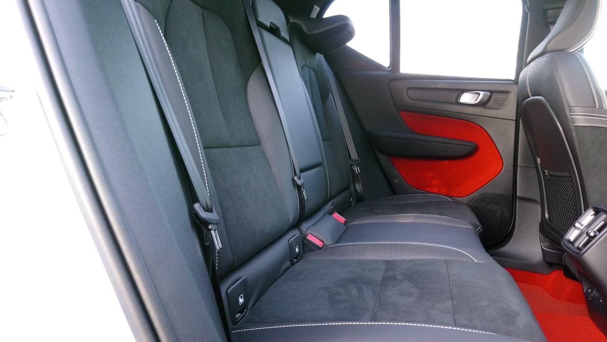 ボルボXC40 R-Design のシート（後席編①） - 《ボルボXC40 × 旅 