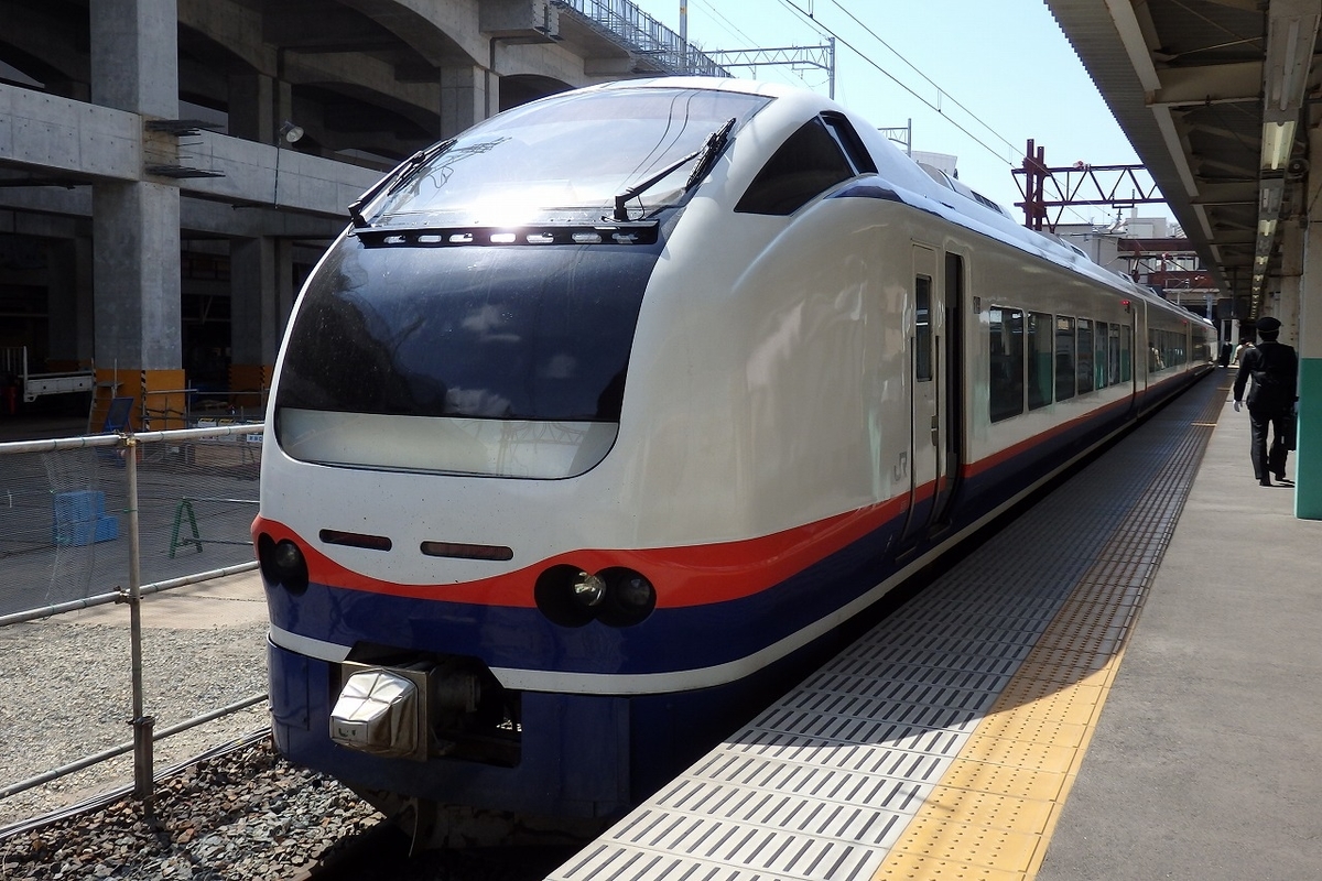 特急電車の車内空間を比較してみる－JR東日本、JR九州、京阪プレミアム