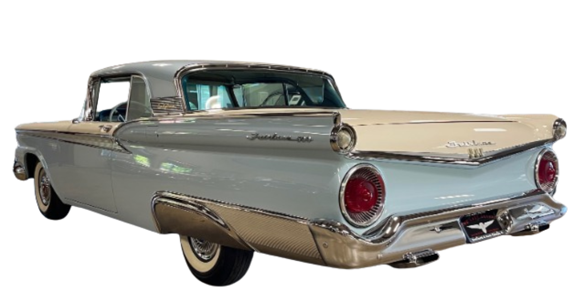 1959年　フォード　スカイライナー　後ろ姿