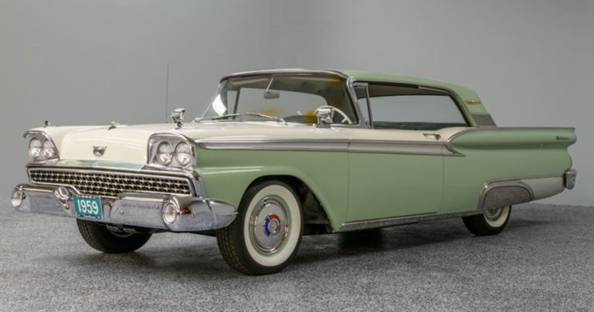 1959年 フォード ガラクシ―　フロントショット