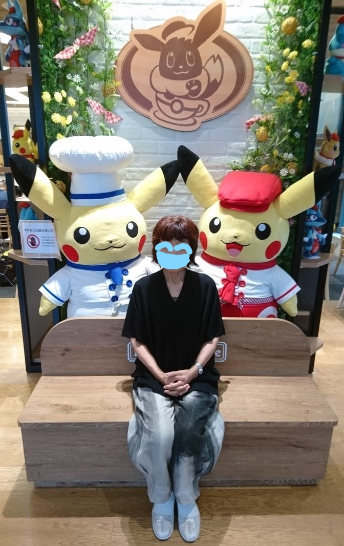 画像　ピカチュウシェフとピカチュウスタッフ